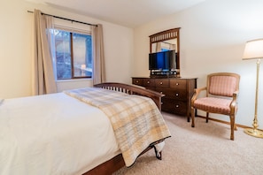 1 bedroom, desk, travel cot, WiFi - Pines Condo great location close to RMNP and Dntn (Estes Park)