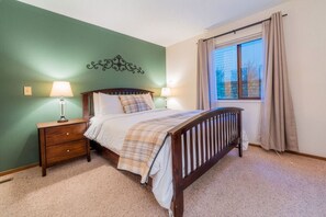 1 Schlafzimmer, Schreibtisch, Reisekinderbett, WLAN