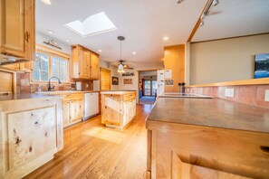 冰箱、微波炉、烤箱、炉灶