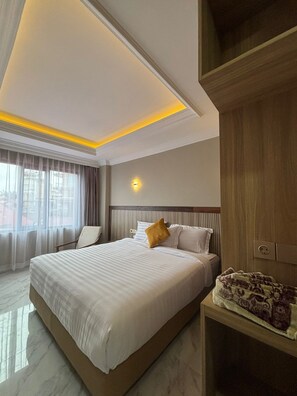 Superior Double Room, City View | Free WiFi - ALESHA HOTEL (Bukittinggi)