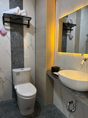 تجهيزات دش، مناشف، صابون، شامبو