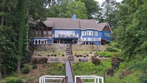Exterior - Enjoy beautiful sunsets at Blue Bird Cove on Lewis Smith Lake with private dock. (Crane Hill)