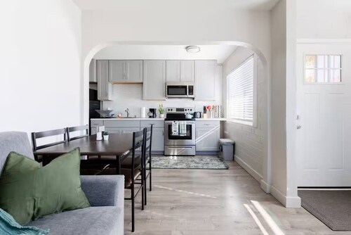 2-bedroom apartment in peaceful Gilbert with AC and comfort