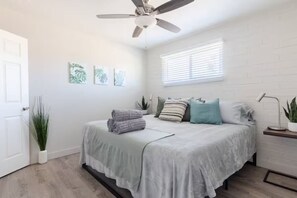 2 bedrooms, iron/ironing board, WiFi, bed sheets - 2-bedroom apartment in peaceful Gilbert with AC and comfort (Gilbert)