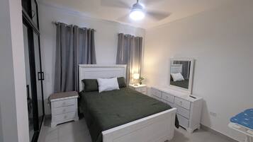 3 bedrooms, iron/ironing board, free WiFi, bed sheets