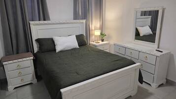 Ferros/tábuas de passar roupa, Wi-Fi de cortesia, roupa de cama