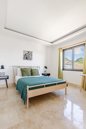 2 Schlafzimmer, Zimmersafe, Schreibtisch, Bügeleisen/Bügelbrett