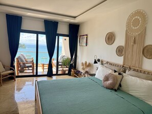 2 quartos, cofres nos quartos, escrivaninha