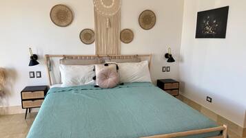 2 slaapkamers, een kluis op de kamer, een bureau