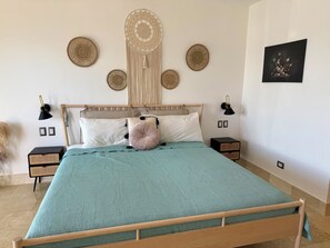 2 chambres, coffres-forts dans les chambres, bureau