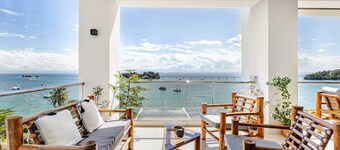 Modern 2BR Oceanview Retreat w/ Balcony  Walk to Bay