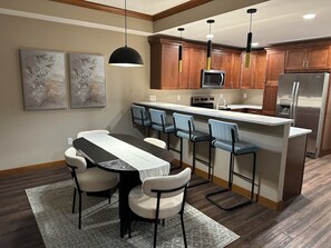 Dining - Spacious 4-bedroom townhome in quiet Iowa City neighborhood (Iowa City)