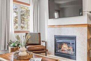 Interior - Chic 1BR City Nest. Heated Parking + Hot Tub/Pool (Canmore)