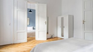 2 bedrooms, iron/ironing board, WiFi, bed sheets - Blueground | Innere Stadt, view, nr Danube Canal (Vienna)
