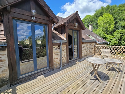 Charming stone house in green perigord