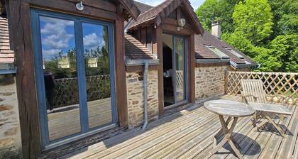 Charming stone house in green perigord