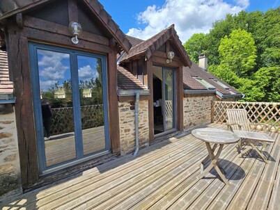 Charming stone house in green perigord