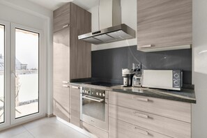 Fridge, microwave, oven, stovetop - Blueground | Unterstrass, balcony, nr ETH Zurich (Zurich)