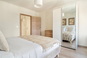 2 chambres, fer et planche à repasser, Wi-Fi, draps fournis