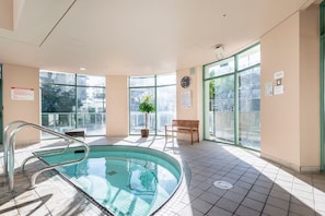 Innenpool, beheizter Pool
