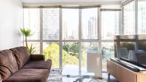 Smart TV - Luxury 2-bedroom condo beach side Yaletown (Vancouver)