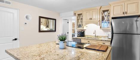 Microondas, horno, parrilla de estufa y lavavajillas