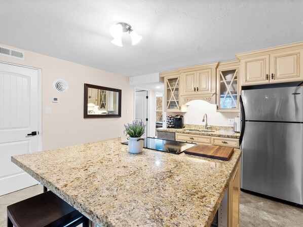 Fridge, microwave, oven, stovetop - Cozy Escape in Old Town Park City (Park City)
