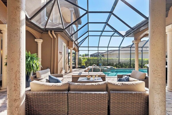 Terrace/patio - Eden - Luxury Vacation Villa for up to 12 Guests (Cape Coral)