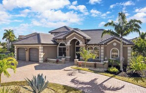 Exterior - Eden - Luxury Vacation Villa for up to 12 Guests (Cape Coral)