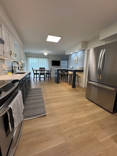 Modern Comfort on Crystal – Sleeps 16!