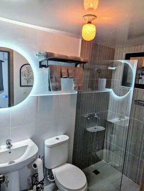 Shower, hair dryer, towels, toilet paper - Spacious 3BR w/ Pool – Near Beach, Gated (Punta Cana)