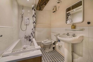 Shower, hair dryer, towels - GuestReady - Historic Cavern Quarter gem (Liverpool)