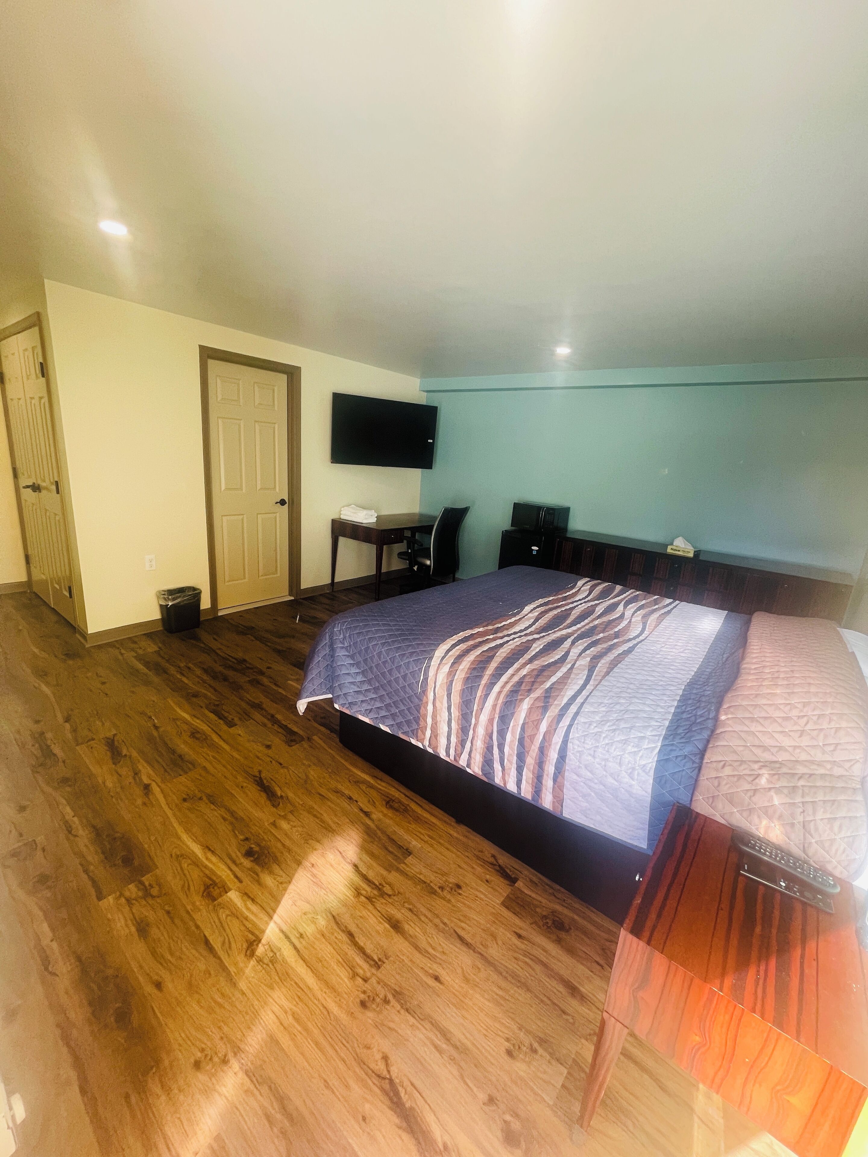 1 bedroom, WiFi, bed sheets