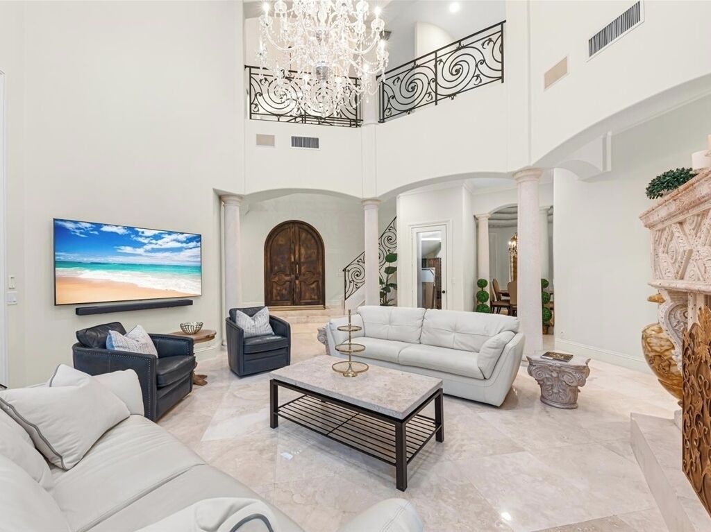 Téléviseur connecté, foyer, livres