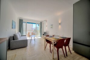 TV - Upstays Croisette Terrace 48m² Apartment (Cannes)