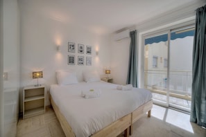 Iron/ironing board, WiFi, bed sheets - Upstays Croisette Terrace 48m² Apartment (Cannes)