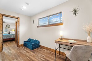 3 Schlafzimmer, Schreibtisch, Bügeleisen/Bügelbrett, kostenloses WLAN