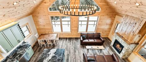 Fernseher, Kamin, BĂŒcher