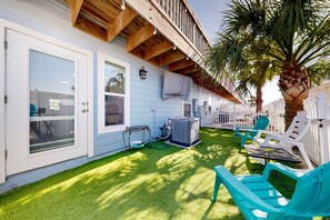 Terrace/patio - Feelin Beachy, Shared Pool, Walk to the Beach (Port Aransas)