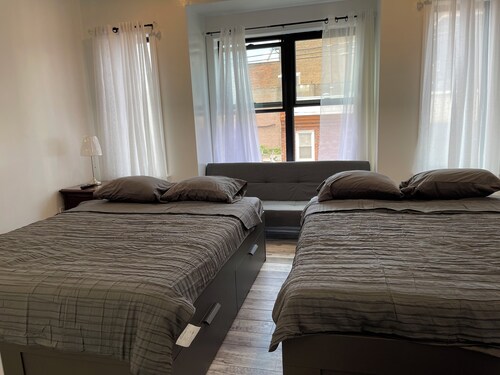 P2A Near MET convention center  1 bedroom 1 bathroom, share kitchen