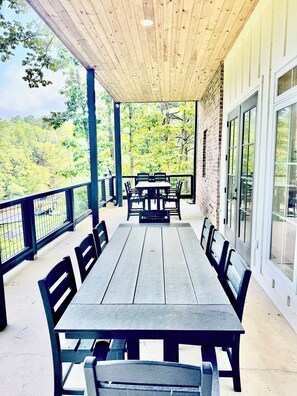 Outdoor dining - 5BR Lakefront Retreat — Quiet Cove, Large Private Dock & Easy Boat Access (Bremen)