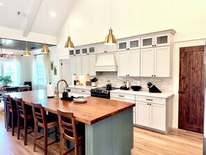Fridge, microwave, oven, stovetop - 5BR Lakefront Retreat — Quiet Cove, Large Private Dock & Easy Boat Access (Bremen)
