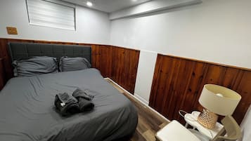 3 slaapkamers, een strijkplank/strijkijzer, internet, beddengoed