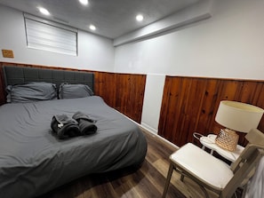 3 soverom, strykejern/-brett, internettilgang og sengetøy