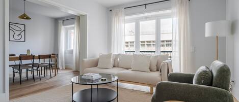 Télévision, chaîne hi-fi