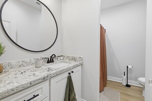 Bathroom - Brand new build, 3-bedroom, 2-bath, fenced in back yard! (Lake Charles)