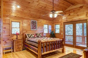 3 bedrooms, desk, iron/ironing board, WiFi - 3BR Blue Ridge Cabin Hot Tub,  Stunning Views, Quiet & Private (Blue Ridge)