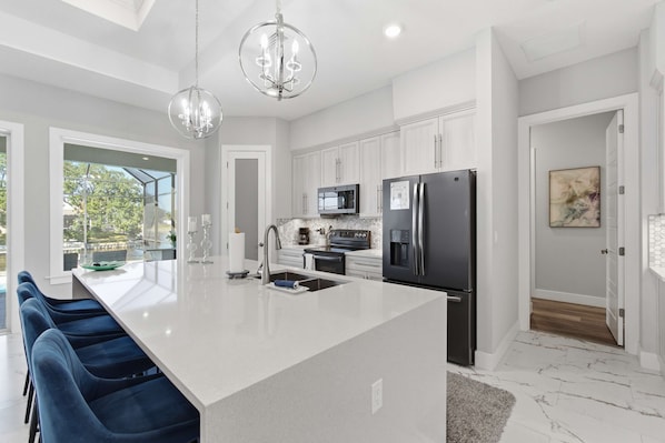 House | 4 bedrooms, Internet - Canal-front Home With Pool Dock Water Fun (Palm Coast)