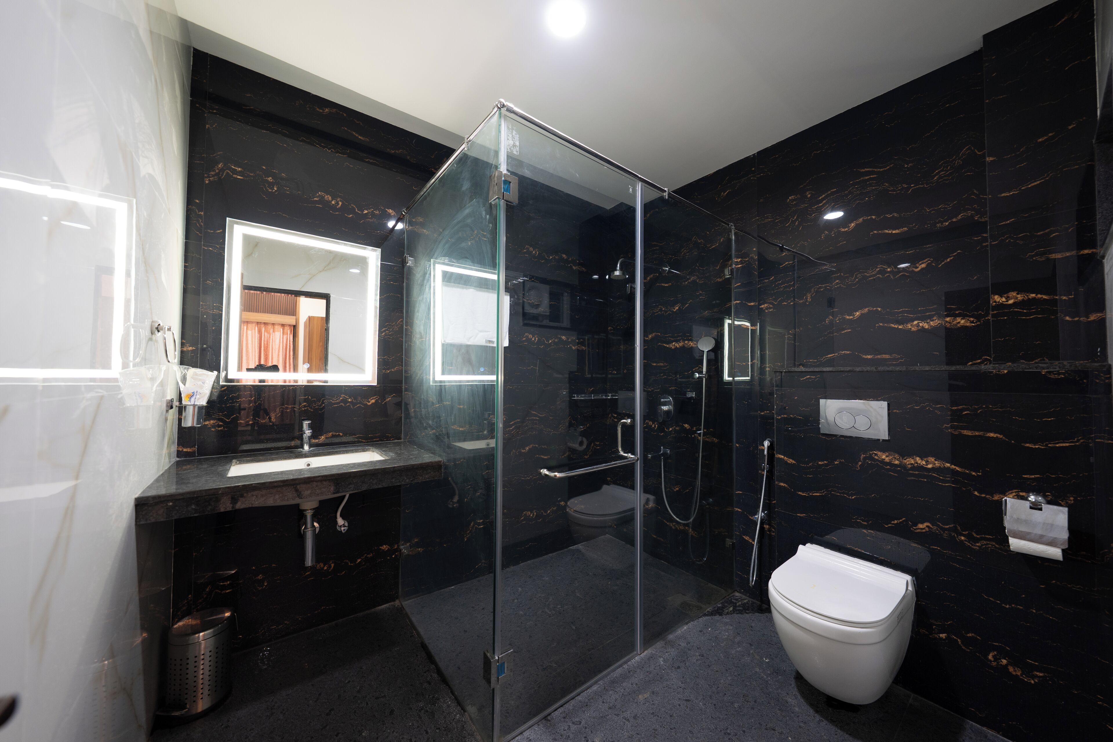 套房 | 浴室 | 淋浴设施、大花洒淋浴喷头、免费洗浴用品、毛巾