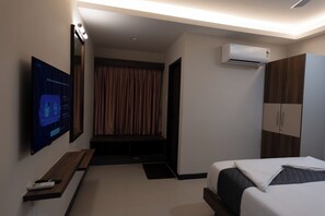 Suite | Egyptian cotton sheets, premium bedding, free WiFi - Le Sea Sun (Puducherry)